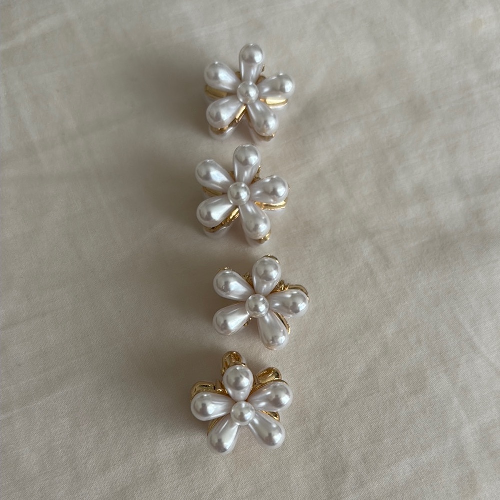 ❤️3/$15❤️ Elegant Pearl Flower mini Hair Claw Clips, set of 4 - Picture 8 of 8